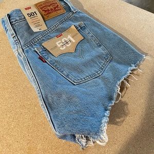 NWT Levi’s 501 denim shorts💙